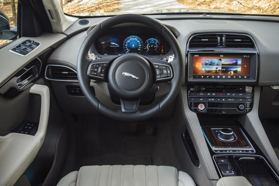  Jaguar F-Pace Portfolio 2016 года  (фото 27 из 31)